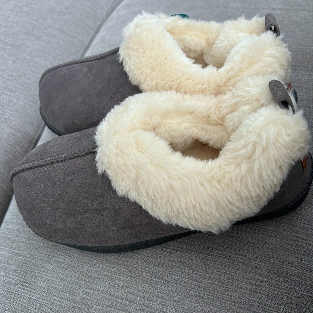 Women's Closed-back Cozy Slippers with Faux Fur (Size 5-6)